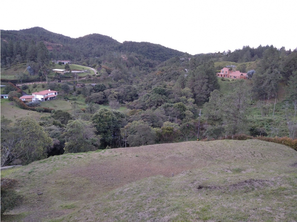 Venta de Hermoso Lote en el Alto del Escobero en Unidad Cerrada — foto 4