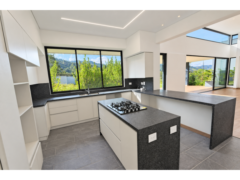 Venta Casa de Lujo en El Retiro para Estrenar Ubicación y Exclusividad — foto 4