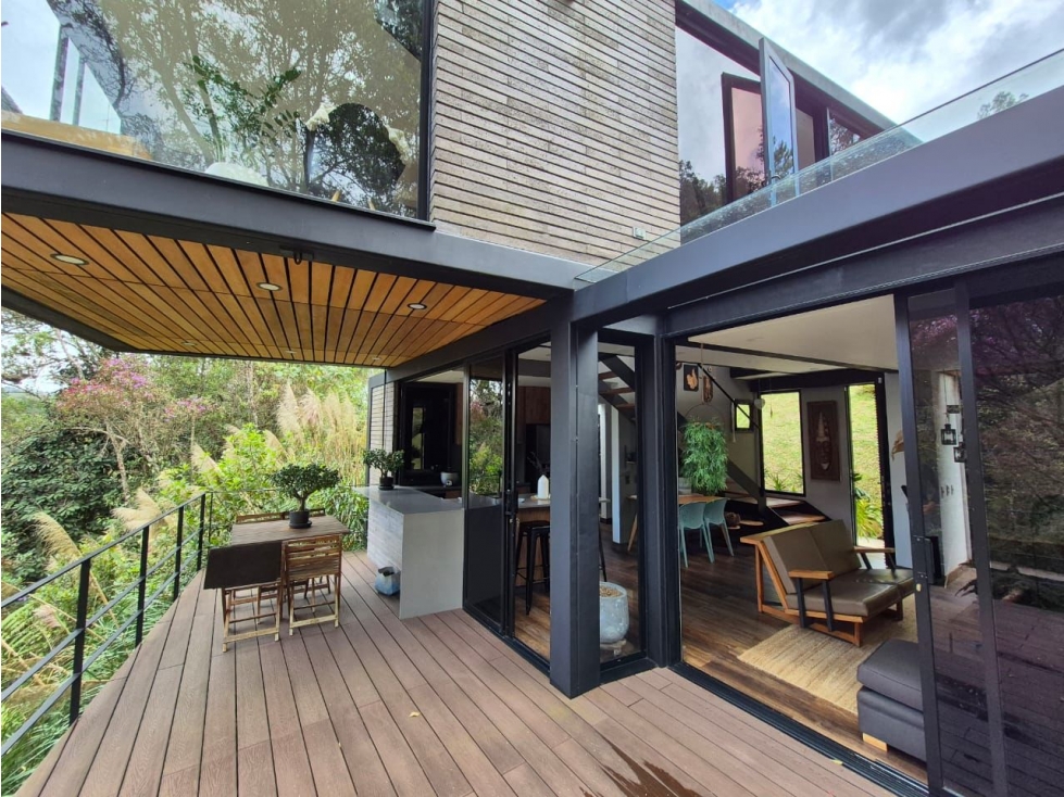 Venta de Hermosa Casa en Alto del Escobero Unidad Cerrada