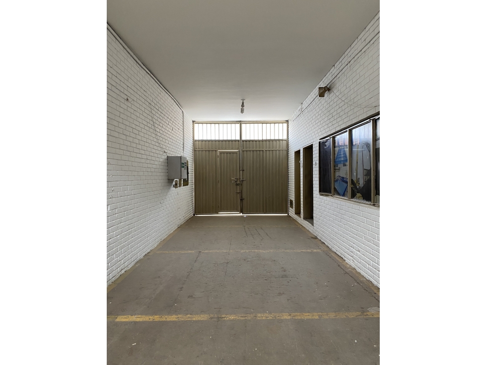 BODEGA INDISTRIAL PUENTE ARANDA