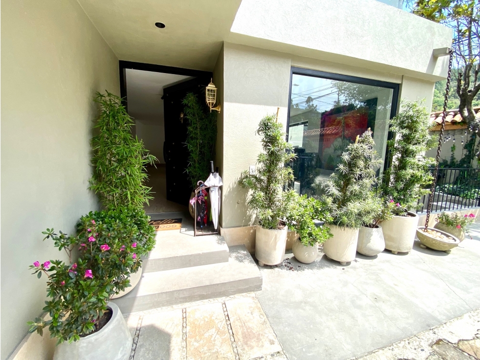 VENDO CASA::SANTA BARBARA ALTA::445.90m2 + TERRAZA::$6.000 MILLONES