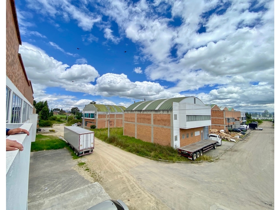 VENDO::BODEGA INDUSTRIAL::FUNZA::1.160M2::$2.150MM - 1