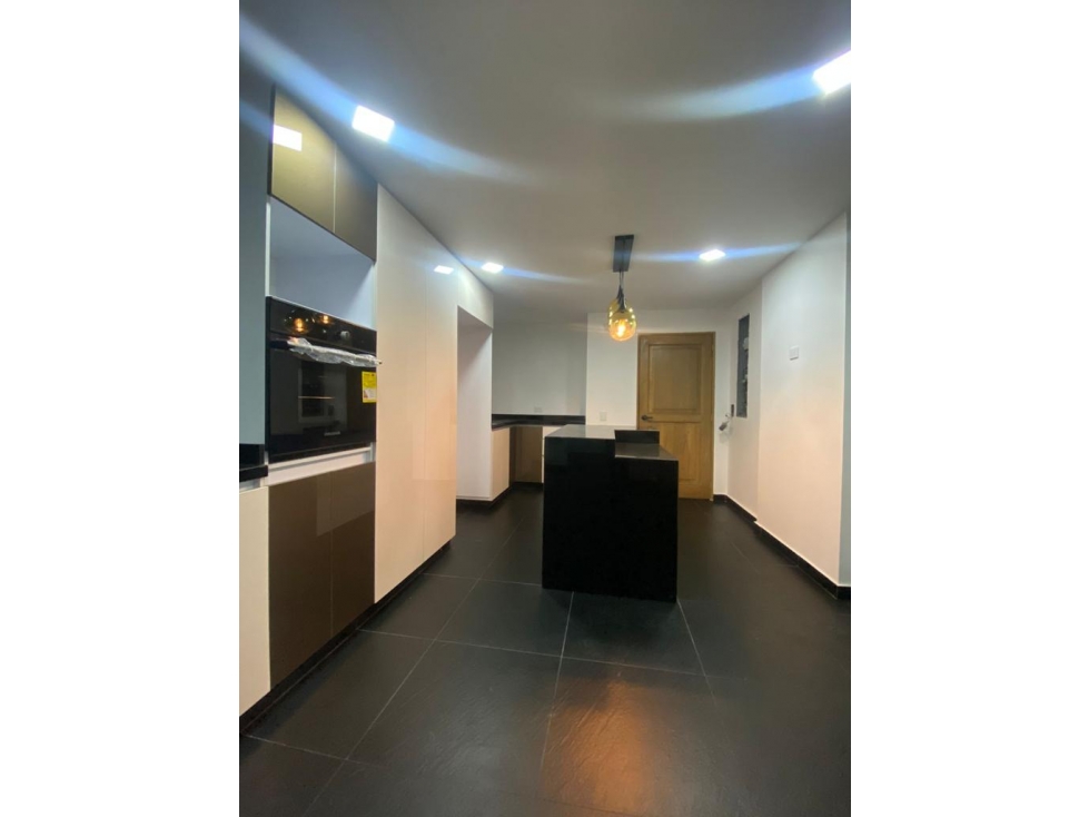 Arriendo remodelado en Chico 3 alcobas con terraza