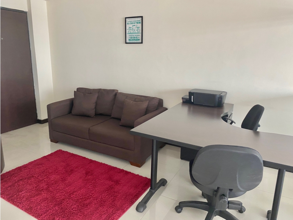 Vendo arriendo oficina equipada en Unicentro