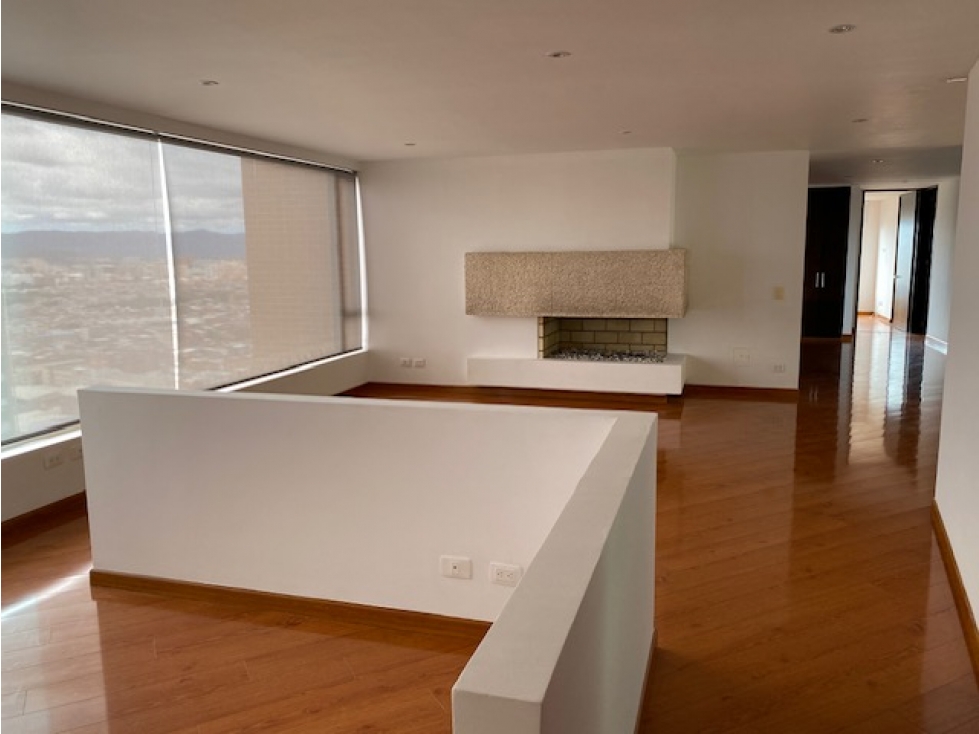 Vendo apto 4 alcobas con baño en Cerros Orientales con balcón