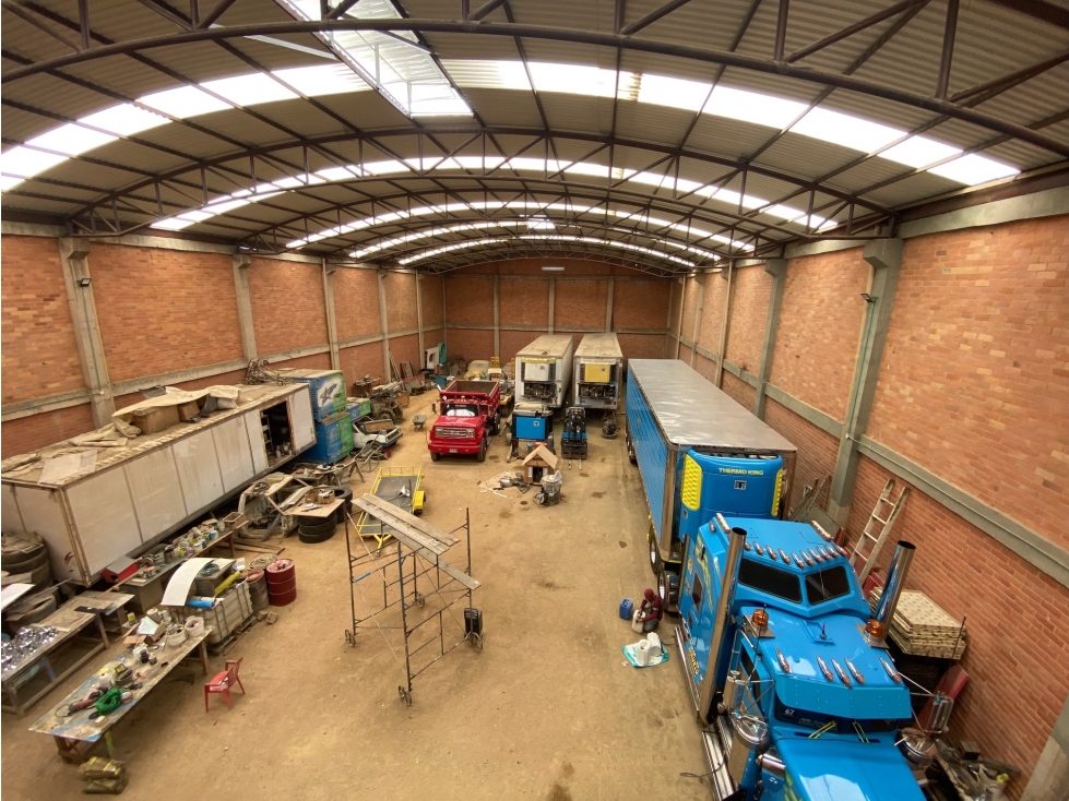 VENDO::BODEGA INDUSTRIAL::FUNZA::1.160M2::$2.150MM - 2