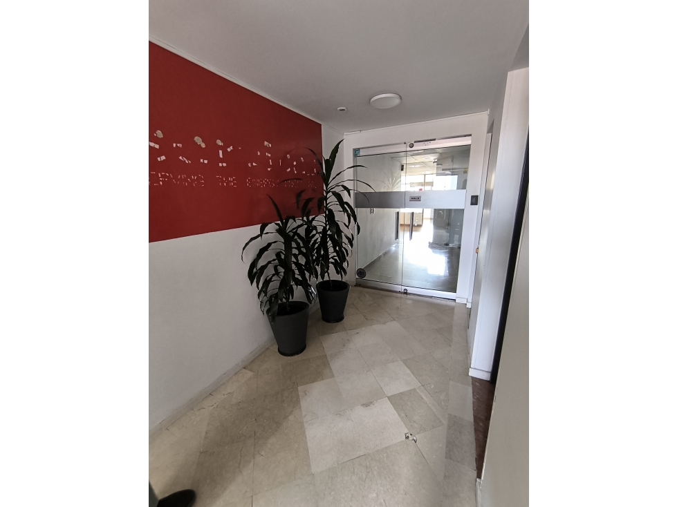 ARRIENDO O VENDO OFICINA NORTE DE BOGOTÁ — foto 2