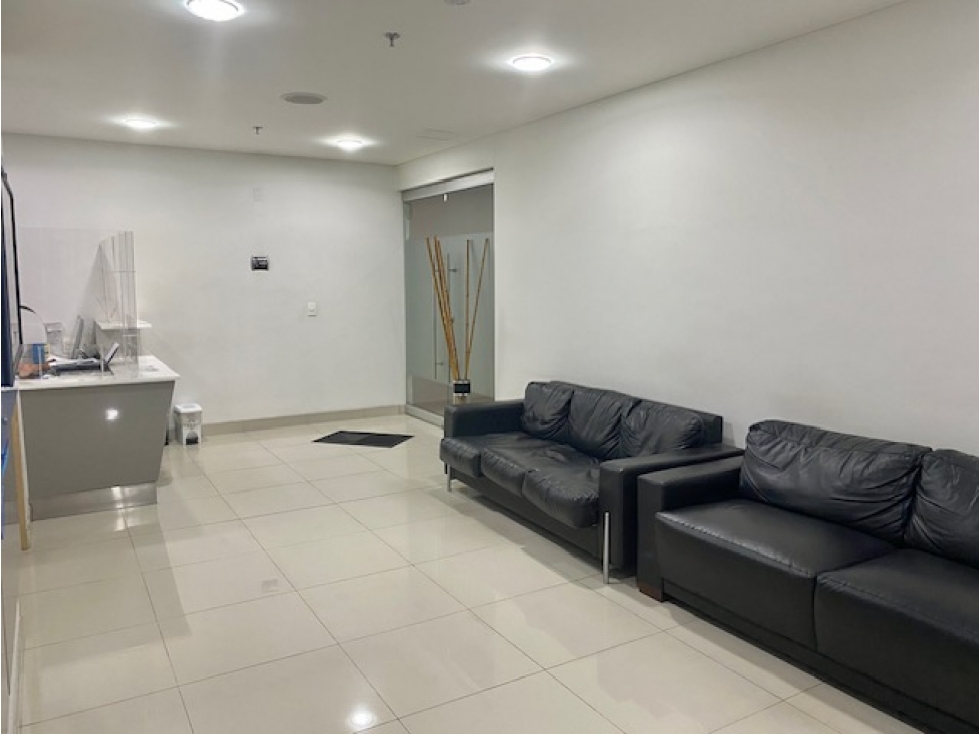 Vendo arriendo Oficina - Consultorio en Altos del Bosque — foto 2