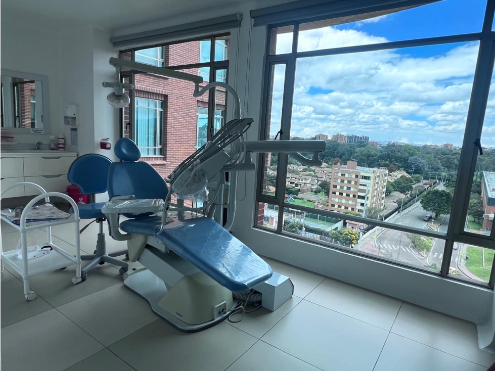 Vendo oficina-consultorio en Edificio del Bosque.