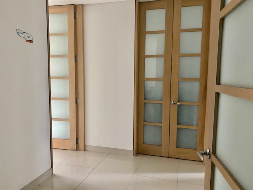Vendo arriendo Oficina - Consultorio en Altos del Bosque — foto 3