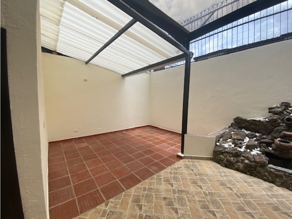 Vendo hermosa casa de 3 niveles remodelada en santa Barbara Central — foto 3