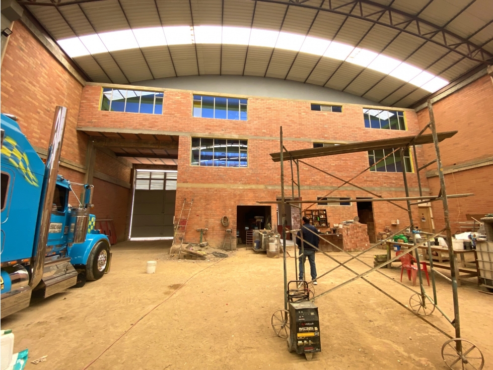 VENDO::BODEGA INDUSTRIAL::FUNZA::1.160M2::$2.150MM - 4