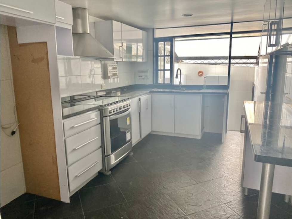 Vendo hermosa casa de 3 niveles remodelada en santa Barbara Central — foto 5
