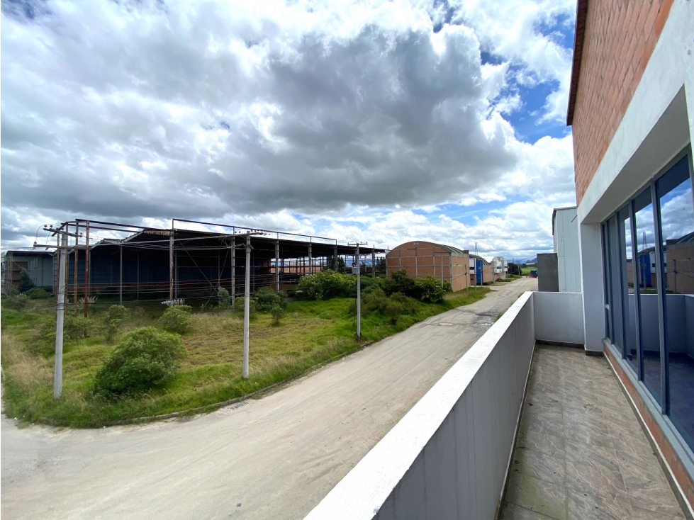 VENDO::BODEGA INDUSTRIAL::FUNZA::1.160M2::$2.150MM - 6