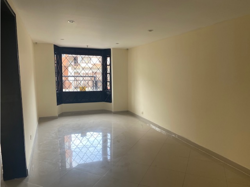 Vendo hermosa casa de 3 niveles remodelada en santa Barbara Central — foto 6