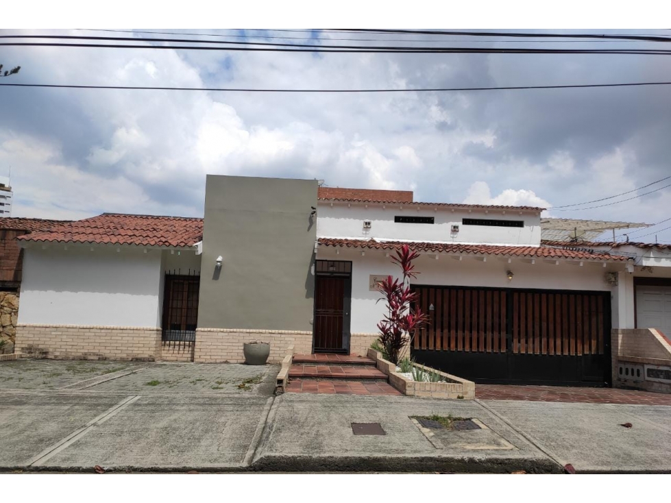 VENDO CASA EN CALI BARRIO LOS CRISTALES