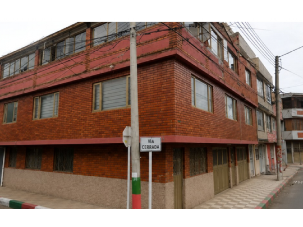 Casa en venta con 5 apartamentos rentando en suba