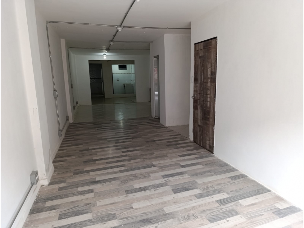 ARRIENDO LOCAL SOBRE SAN JUAN CON LA 78
