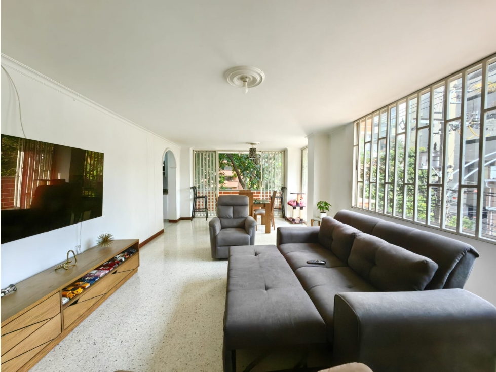 VENDO APARTAMENTO EN CONQUISTADORES MEDELLIN