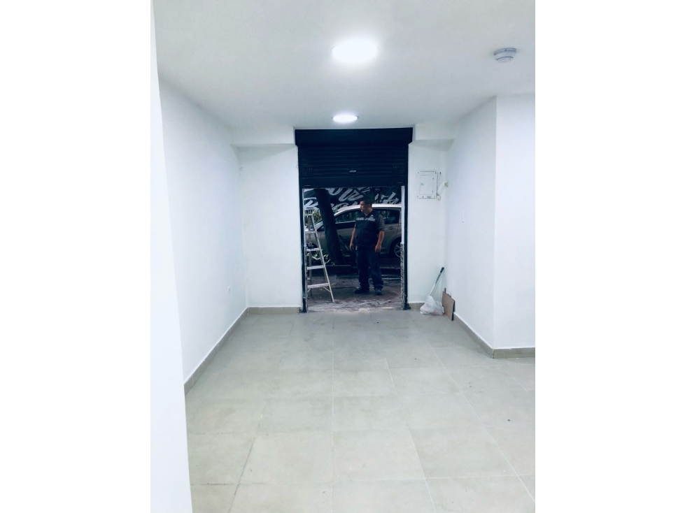 ARRIENDO LOCAL BARRIO LAURELES — foto 2