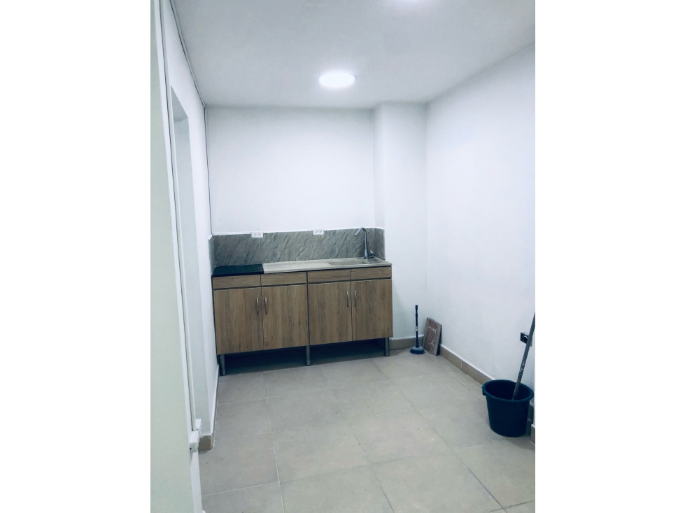 ARRIENDO LOCAL BARRIO LAURELES — foto 3