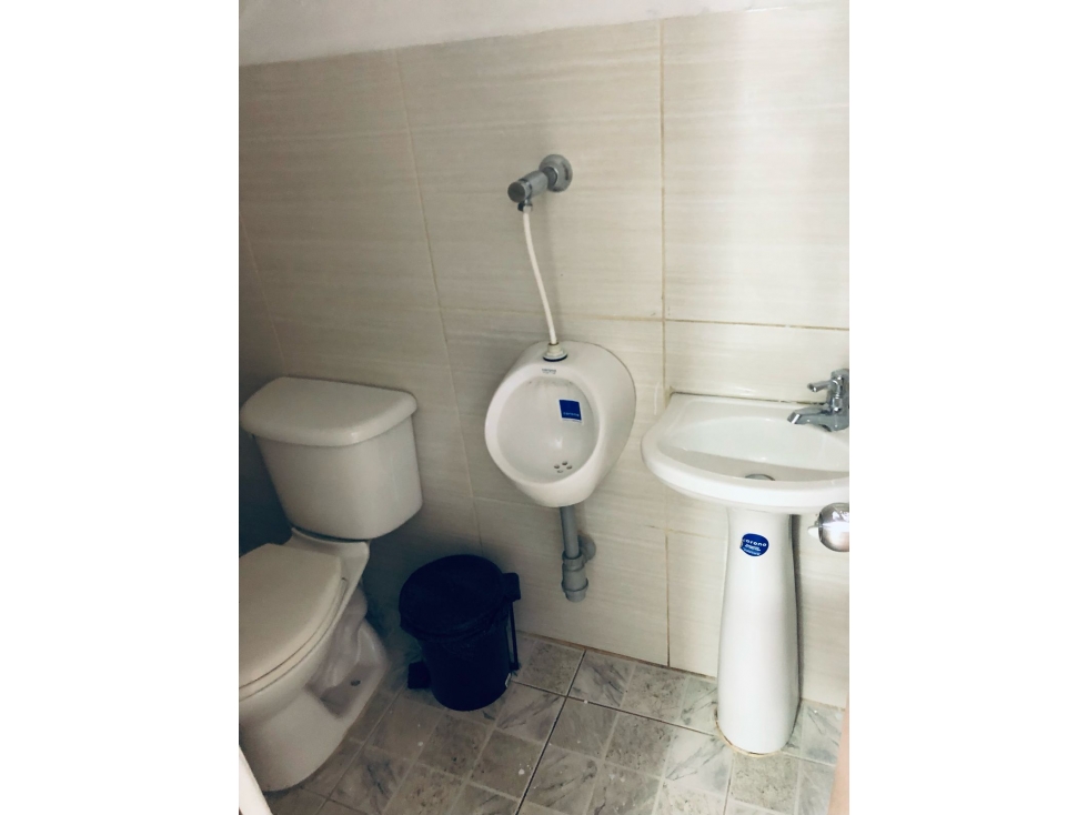 ARRIENDO LOCAL BARRIO LAURELES — foto 4