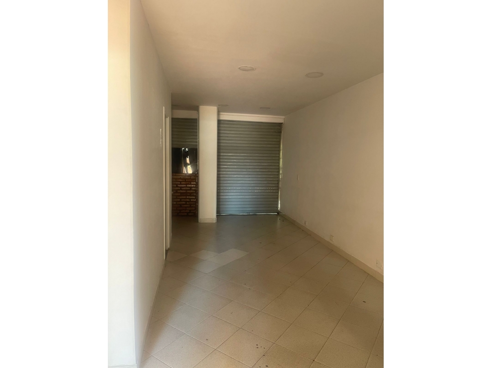 ARRIENDO LOCAL POR LA MOTA — foto 4
