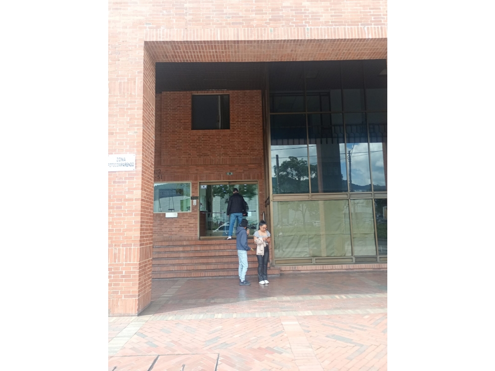 Arrendamos Oficina frente a Unicentro - Edificio BBVA — foto 4