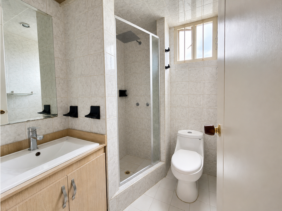 Vendemos Apartamento Barrio San Patricio — foto 2