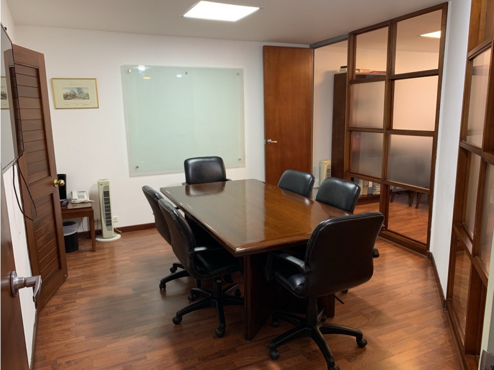 Oficina en Venta o Arriendo en el Barrio el Retiro en Bogotá — foto 2