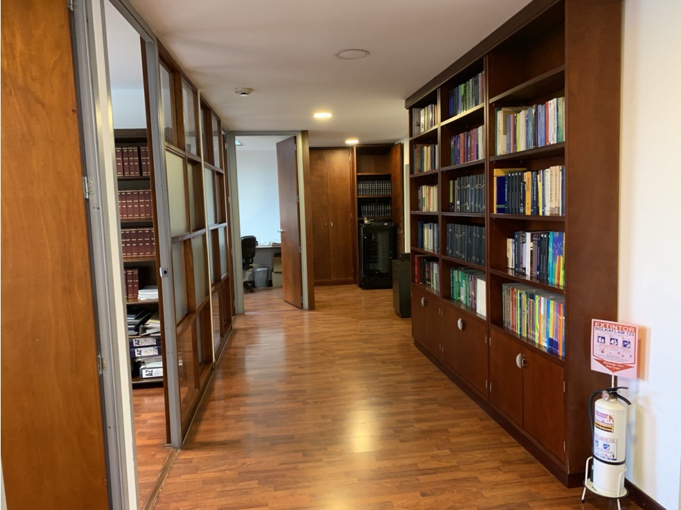 Oficina en Venta o Arriendo en el Barrio el Retiro en Bogotá — foto 4