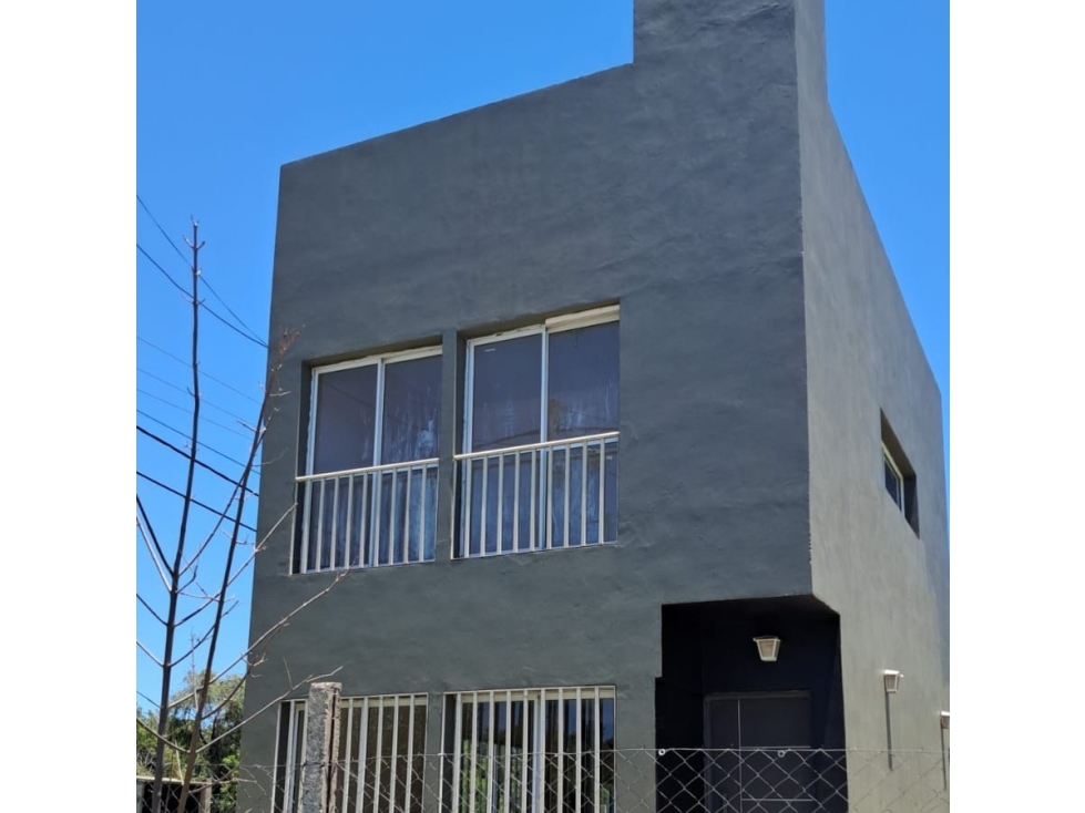 Alquiler casa dos plantas en barrio medico dos - 1
