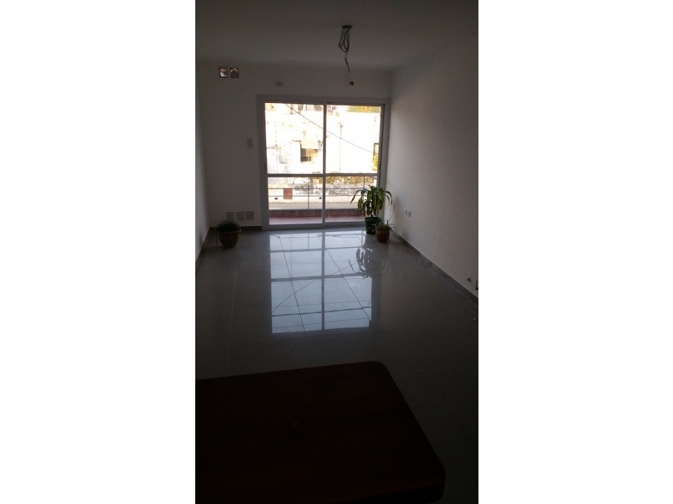 Departamento un dormitorio. Bajas Expensas. Balcón al frente. 55 mts - 3