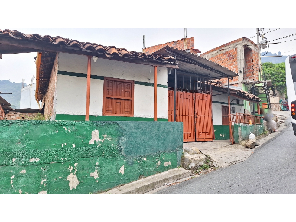 Casa Lote para la Venta en Itagui sector El Pedregal - 2