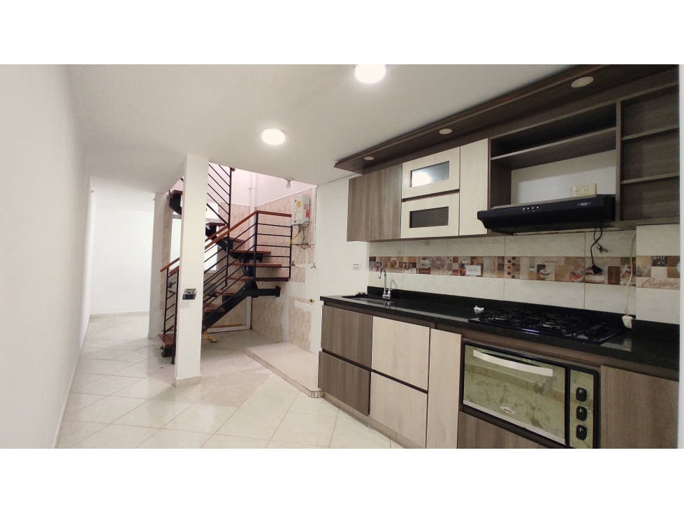 CASA PARA LA VENTA EN ROBLEDO SANTA MARIA