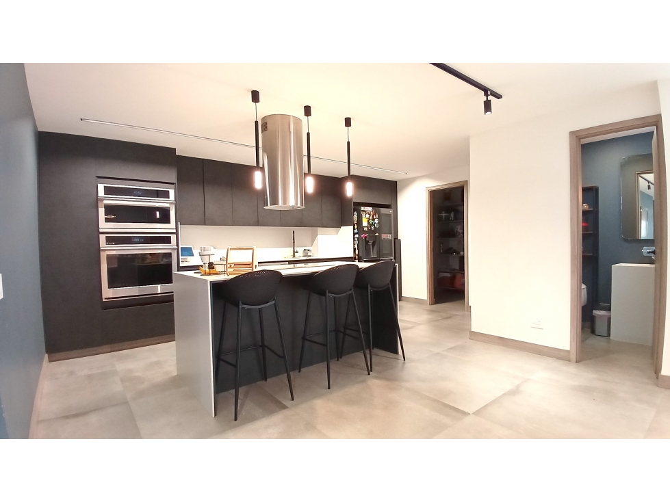 HERMOSA CASA PARA LA VENTA EN MEDELLIN SECTOR LOS COLORES — foto 5