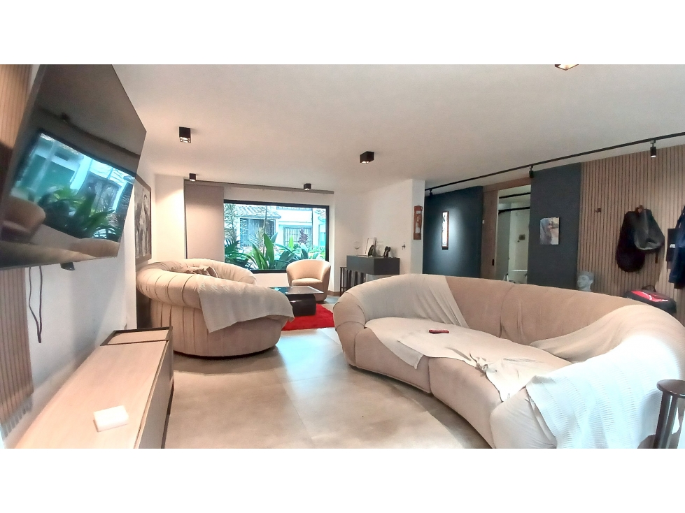 HERMOSA CASA PARA LA VENTA EN MEDELLIN SECTOR LOS COLORES — foto 2