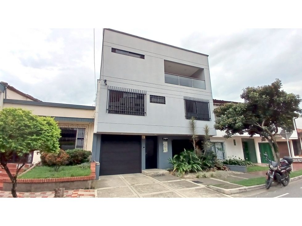 HERMOSA CASA PARA LA VENTA EN MEDELLIN SECTOR LOS COLORES