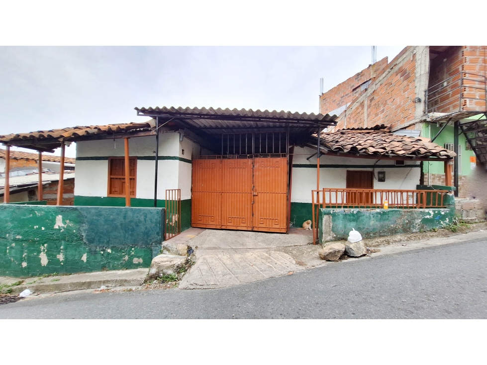 Casa Lote para la Venta en Itagui sector El Pedregal - 1