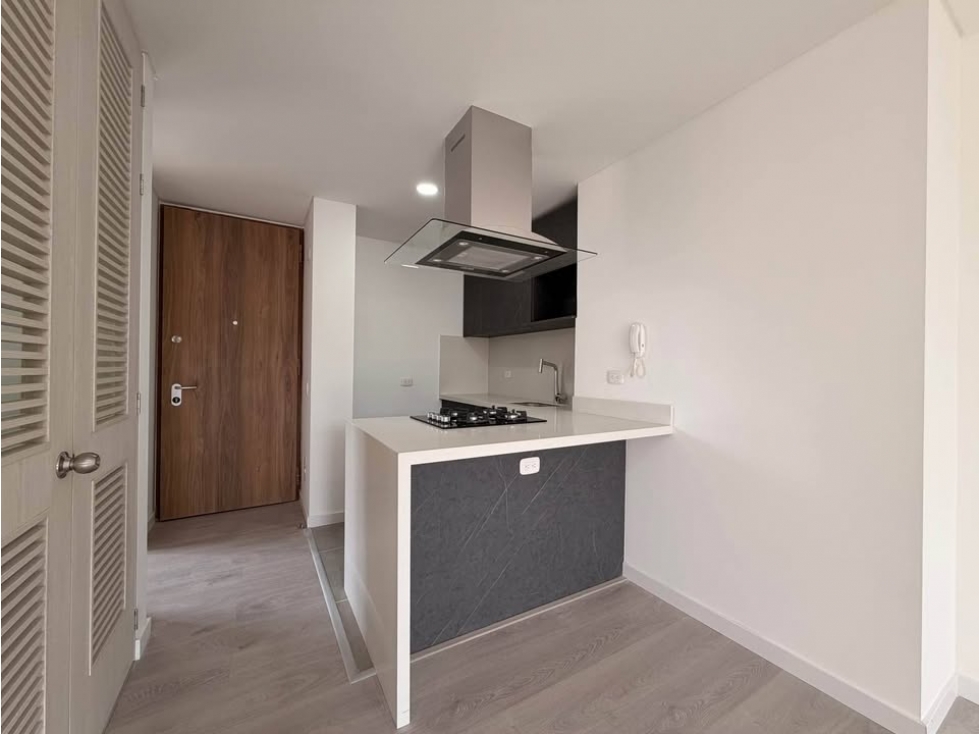 VENDO APARTAMENTO 56 M PARA ENTRENAR EN CIUDAD LA SALLE PISO ALTO