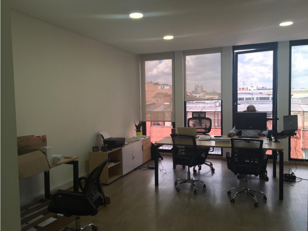 Oficina en Venta Usaquen Barrio SAnta Barbara. — foto 2