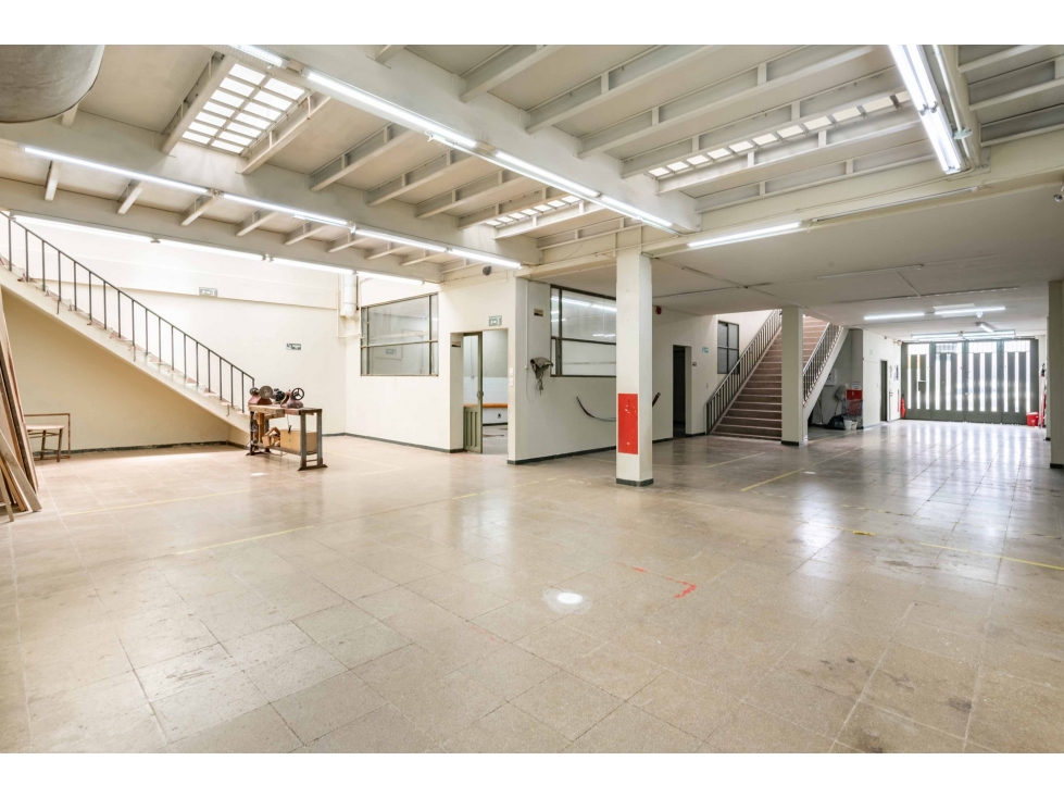 Bodega en Venta sobre la suba con calle 100