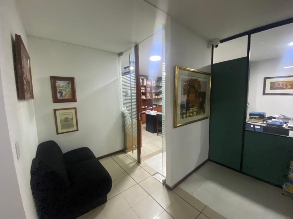 Arriendo Oficina Centro Bogota Segundo piso de 395 Mts2