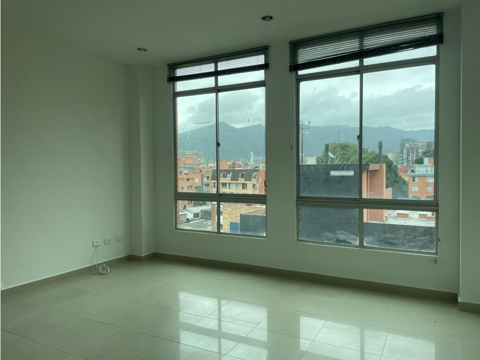 VENTA OFICINA EN PUENTE LARGO