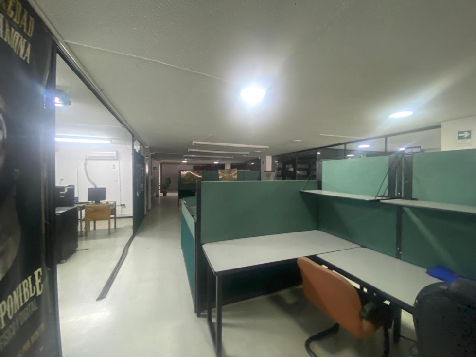Arriendo oficina Cuarto Piso en el centro de Bogota 380 Mts2 — foto 2