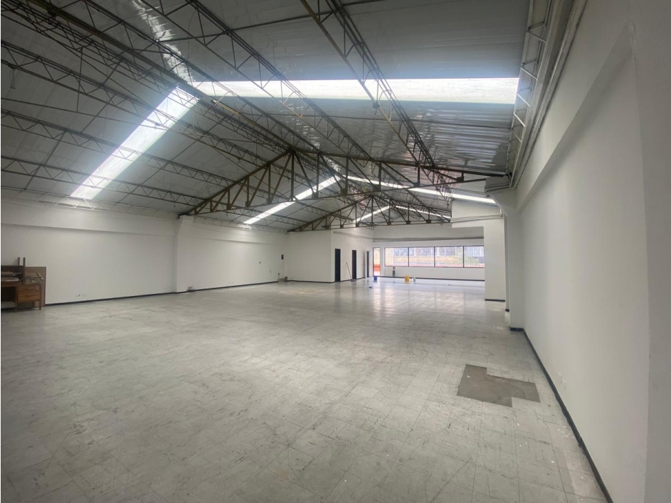 Arriendo Oficina quinto piso centro de Bogota de 329 Mts2