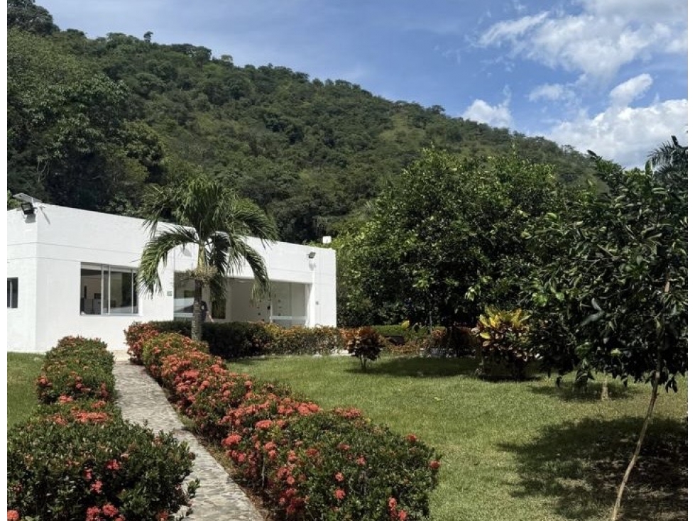 Vendo finca Sopetrán, 4 habitaciones y piscina, parcelación