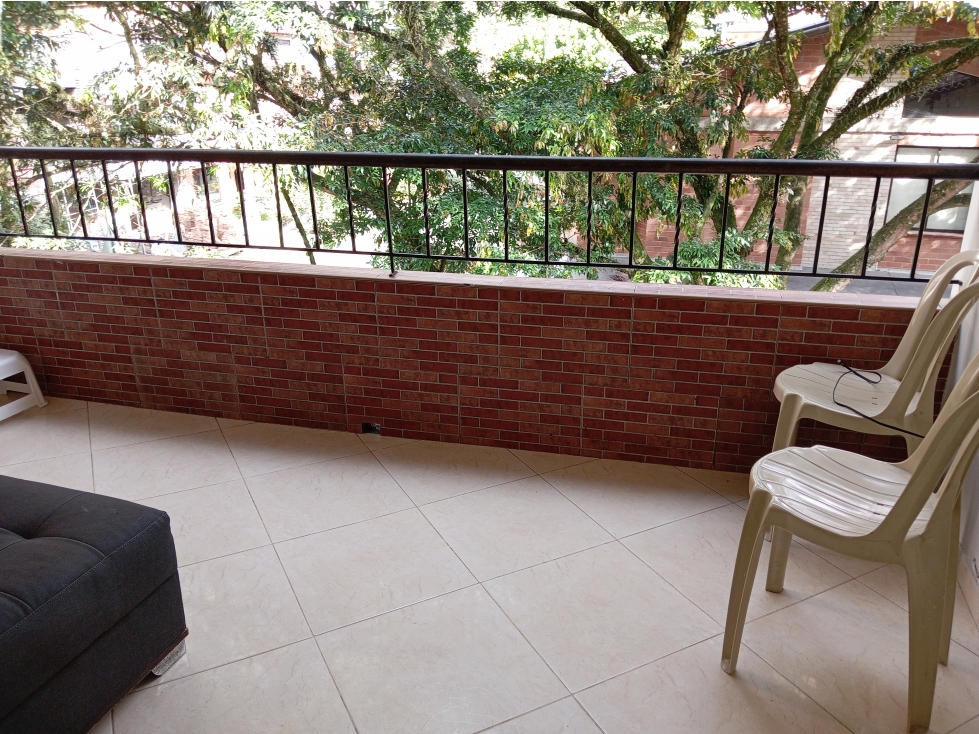 VENTA DE CASA DE 120M2 EN PISO 3 EN SABANETA - SECTOR FIDELENA