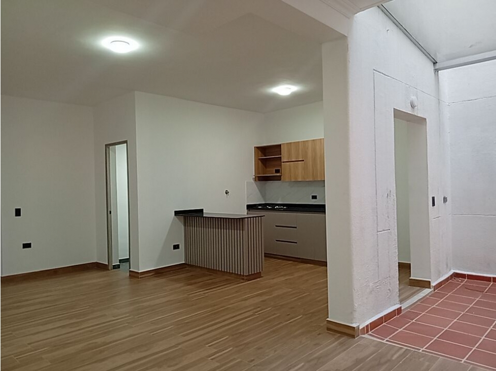 VENTA CASA PRIMER PISO EN LAURELES SANTA TERESITA — foto 2