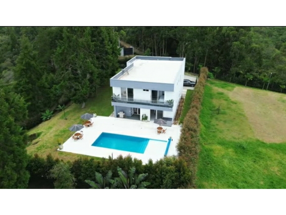 CASA CAMPESTRE CON LOTE DE 2.600m2 EN VENTA EN RIONEGRO - ANTIOQUIA